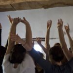 Les femmes du groupe de psychothérapie forment un cercle